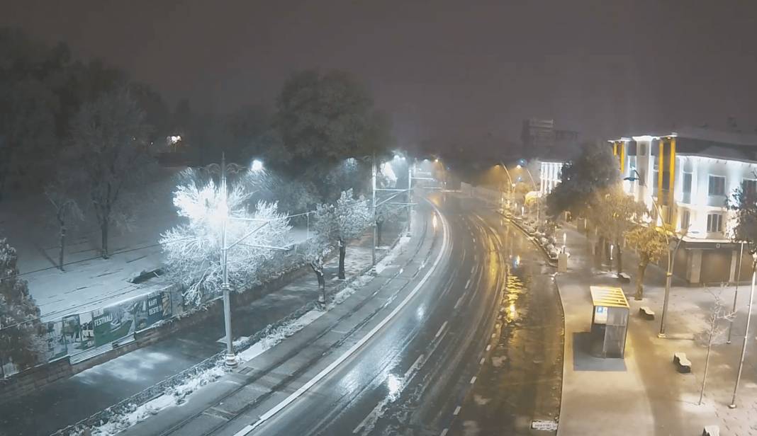 Şehir kameralarından kar altındaki Konya’da son durum 8